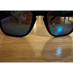 LIKE NEW BLUE LENSE POLARIZED OAKLEY PRIZM SUNGLASSES